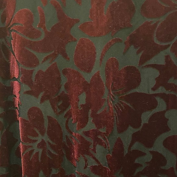 Taylor Burgundy Floral Velvet dress - Picture 4 of 6